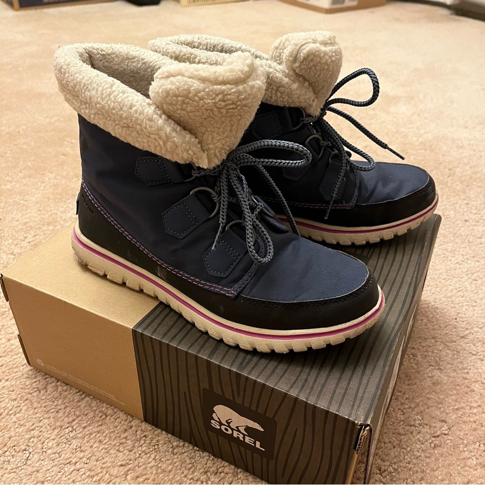 Sorel Cozy Carnival Winter Boots size 9